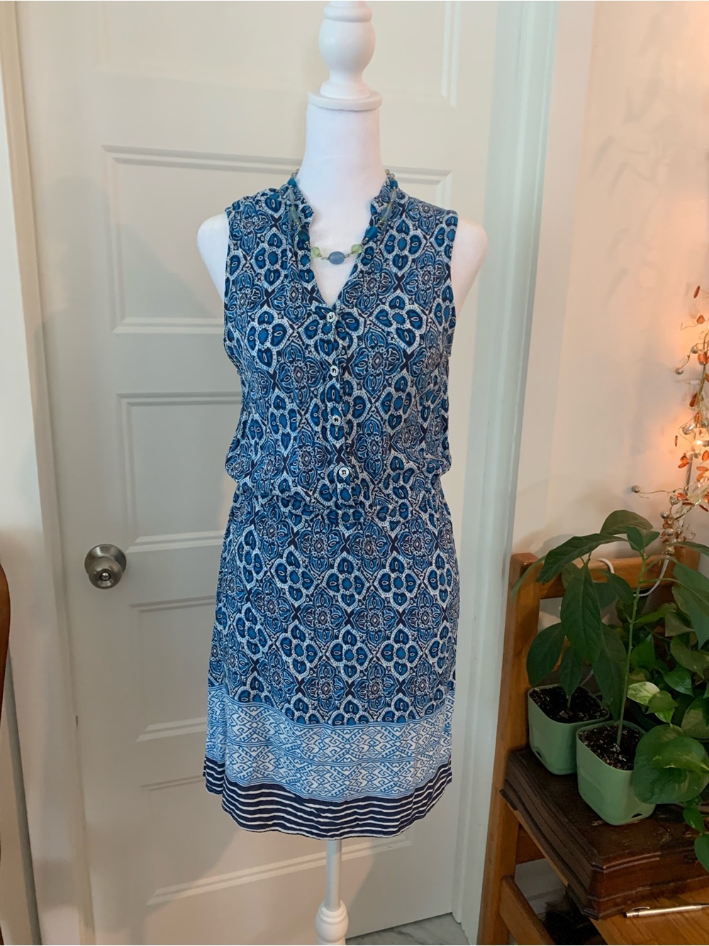 Women's Sleeveless lightweight Blue Patterned V-Neck Shift Dress